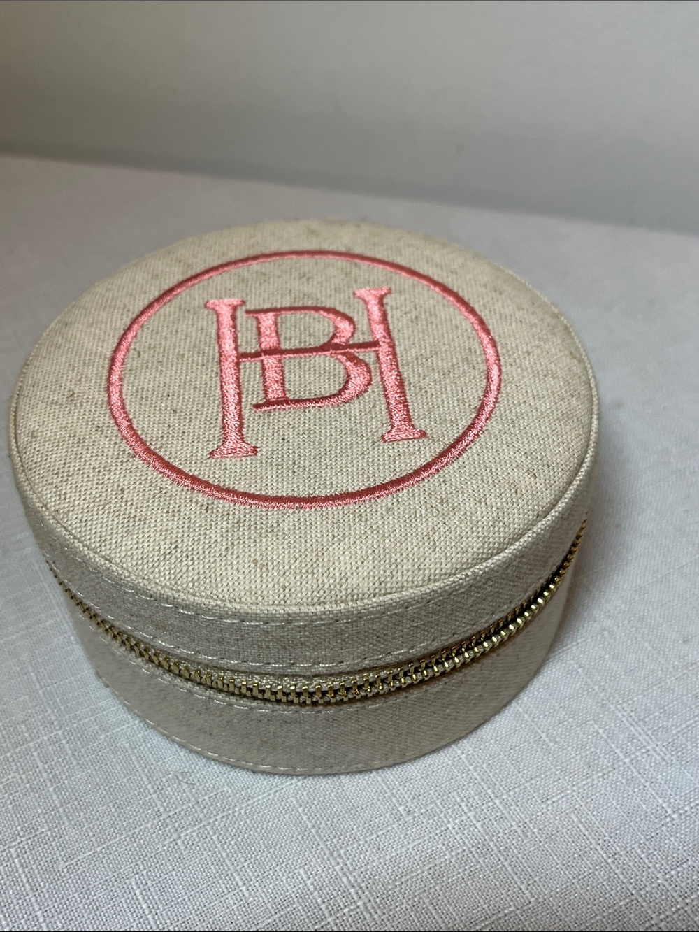Hillberg & Berk Monogrammed Beige Round Jewelry Travel Case with Pink Embroidery